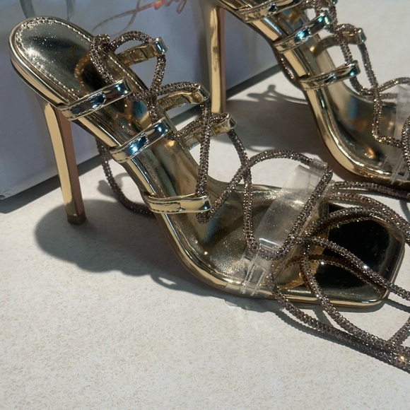 OLIVIA FERGUSON Gold Strappy Sandel Type Wrap Heels Rhinestone Laces Size 6 NWT - Picture 3 of 6